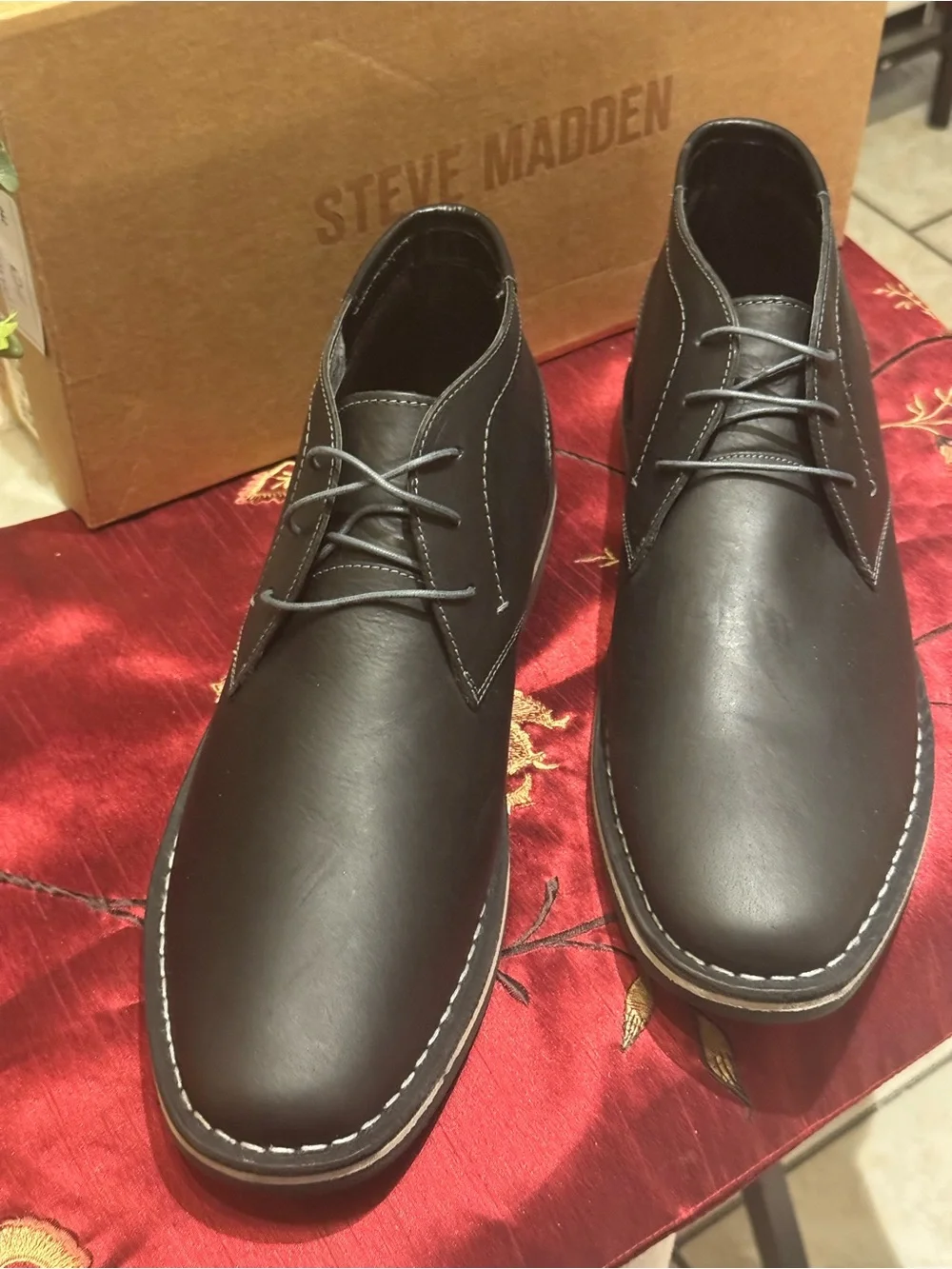 Steve Madden Harken Chukka Boots in black smooth leather.